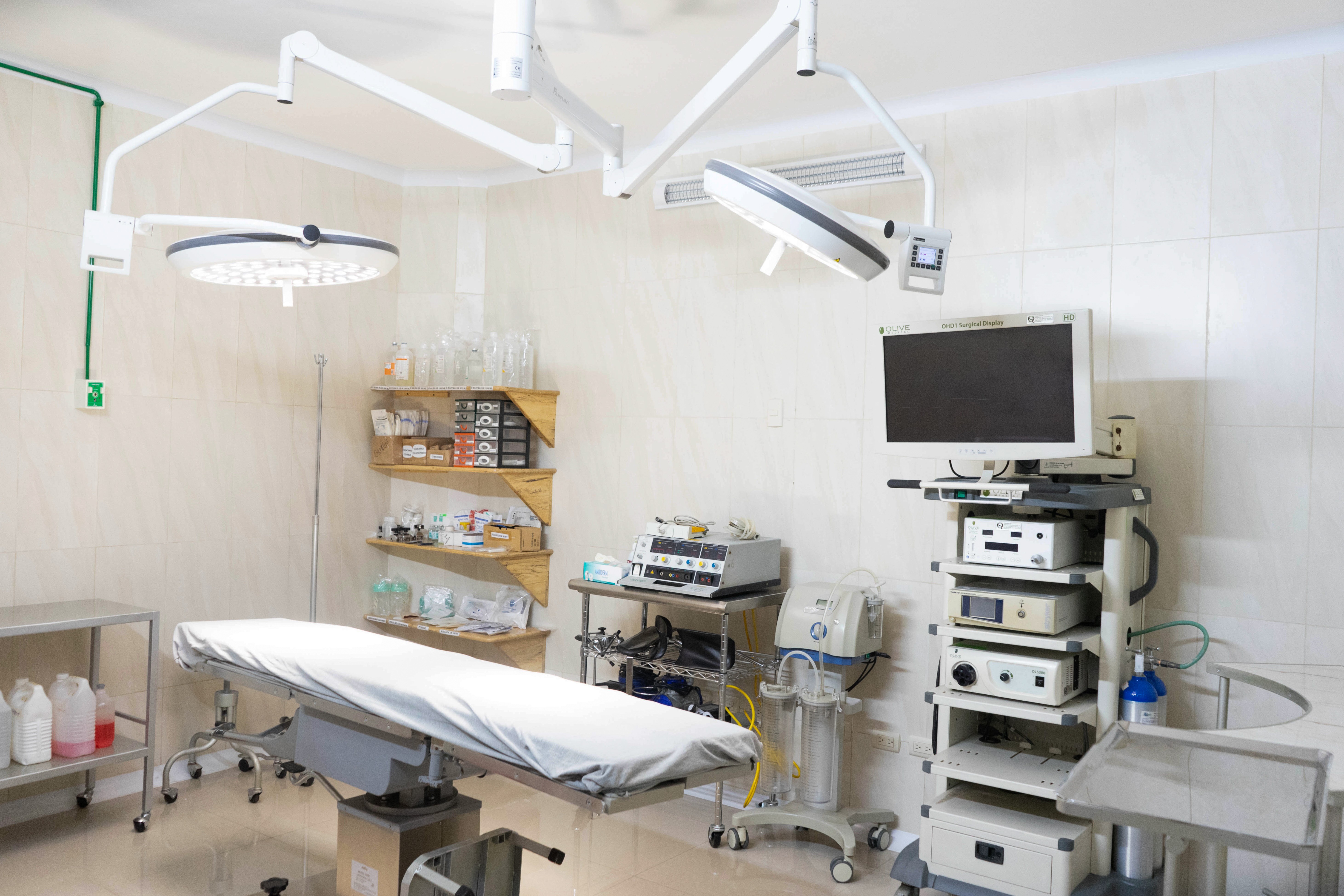 Quirófano con iluminación quirúrgica